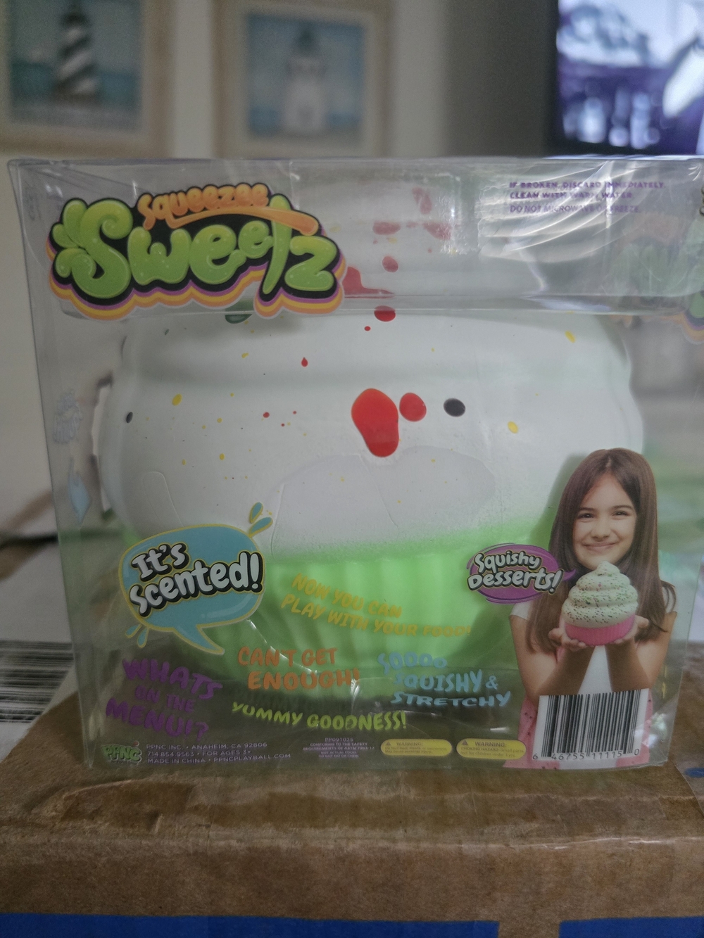 Sweezy Sweets Jumbo Scented Cupcake - Green & White